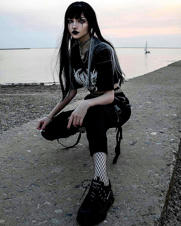 chica.niebla instagram image archive image