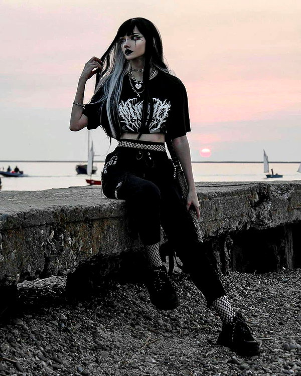 chica.niebla instagram image archive image