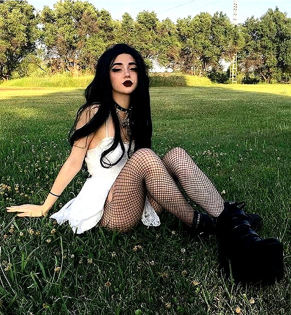 chica.niebla instagram image archive image