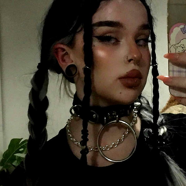 chica.niebla instagram image archive image