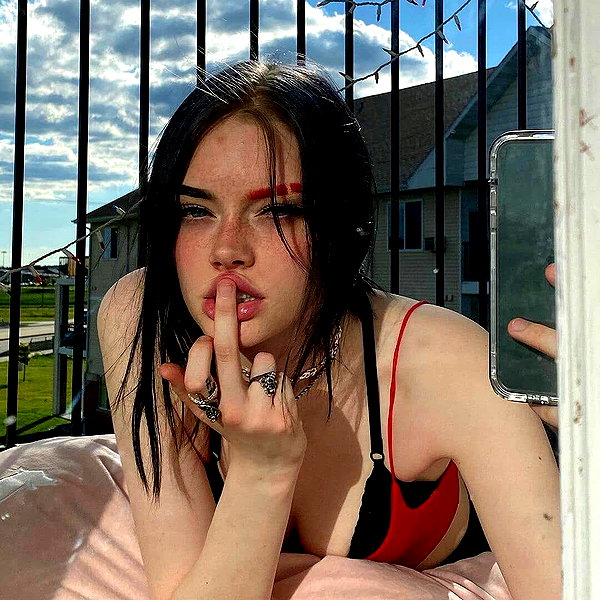 chica.niebla instagram image archive image