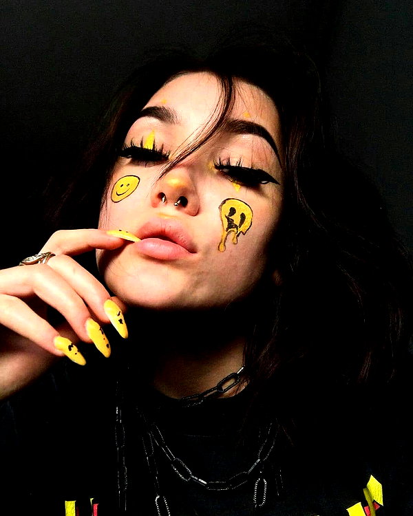 chica.niebla instagram image archive image