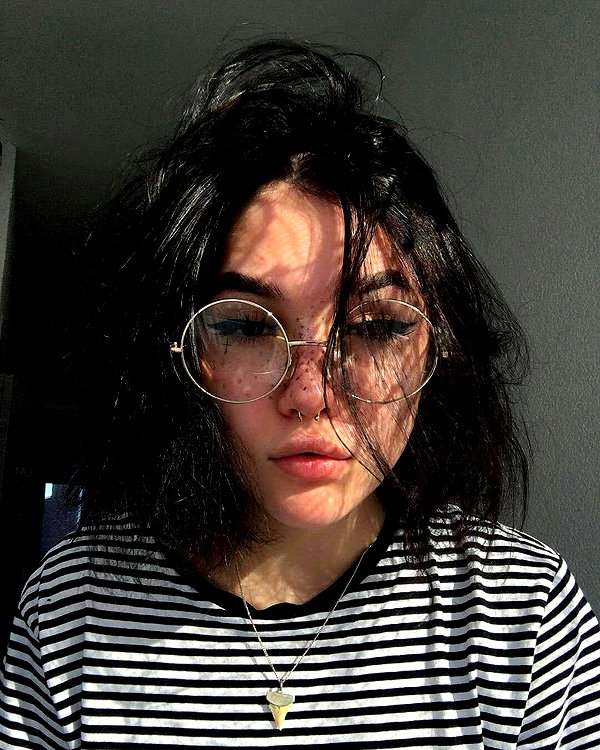 chica.niebla instagram image archive image