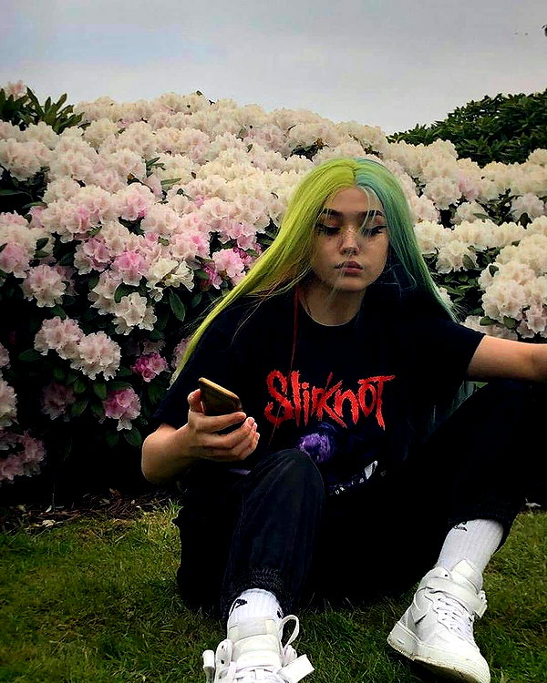 chica.niebla instagram image archive image