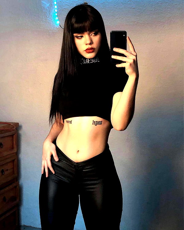 chica.niebla instagram image archive image