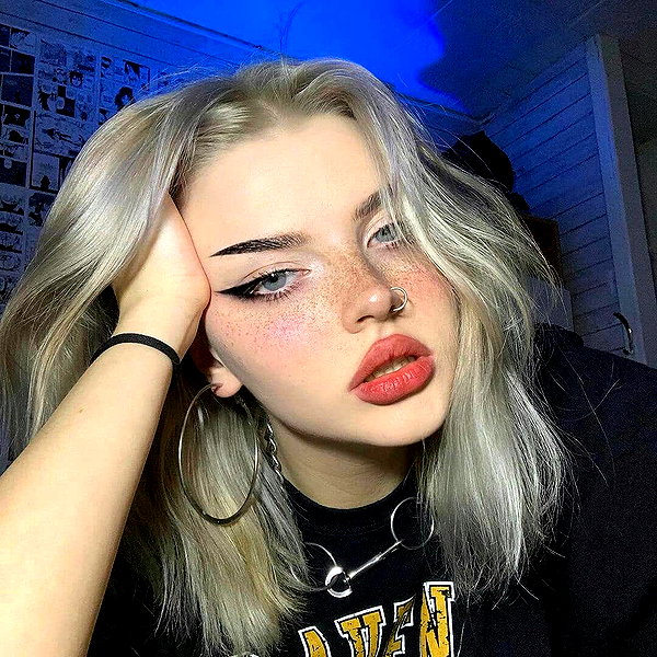 chica.niebla instagram image archive image