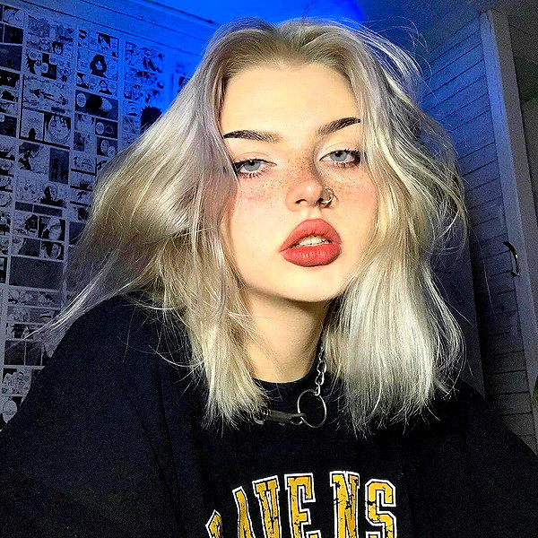 chica.niebla instagram image archive image