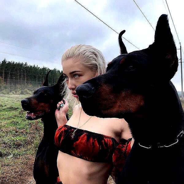 chica.niebla instagram image archive image