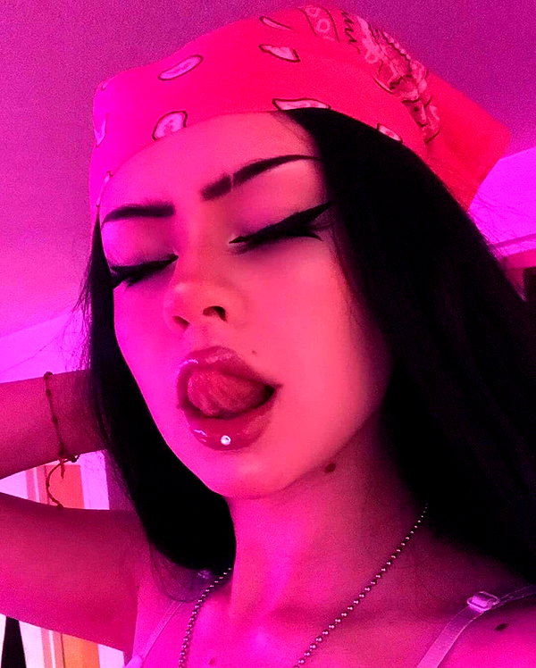 chica.niebla instagram image archive image