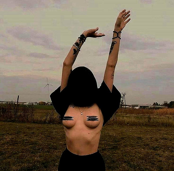 chica.niebla instagram image archive image