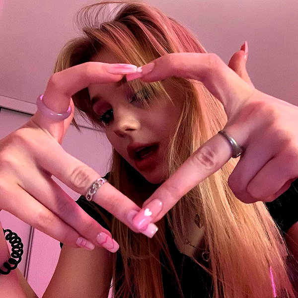 chica.niebla instagram image archive image