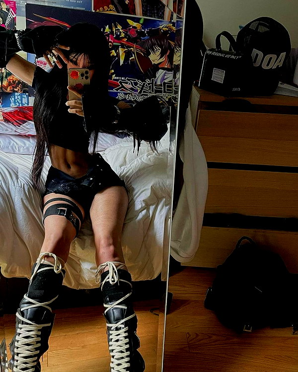 chica.niebla instagram image archive image