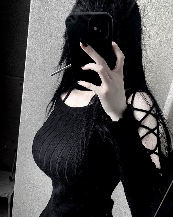 chica.niebla instagram image archive image