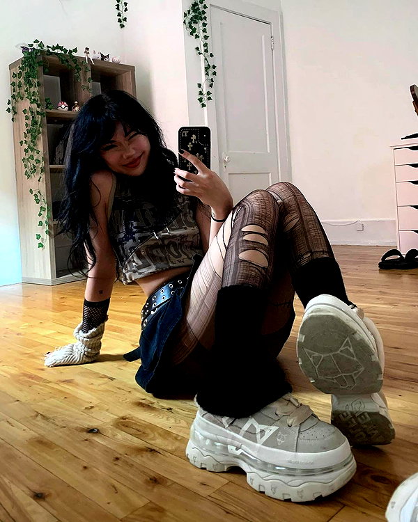 chica.niebla instagram image archive image