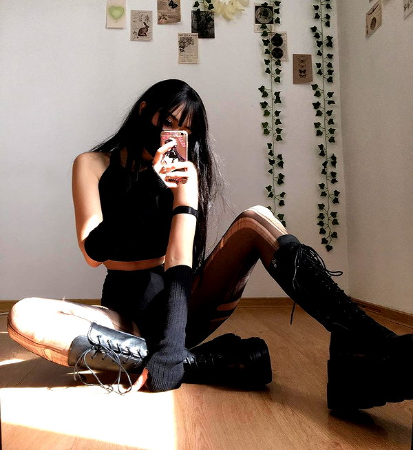 chica.niebla instagram image archive image