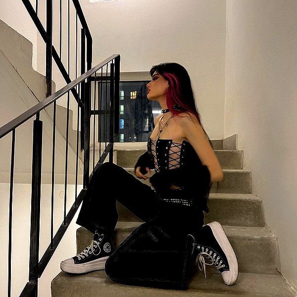 chica.niebla instagram image archive image