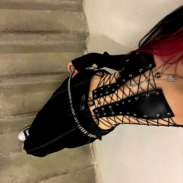 chica.niebla instagram image archive image
