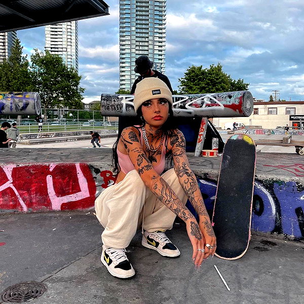 chica.niebla instagram image archive image