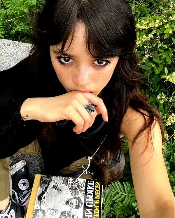 chica.niebla instagram image archive image