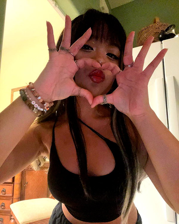 chica.niebla instagram image archive image