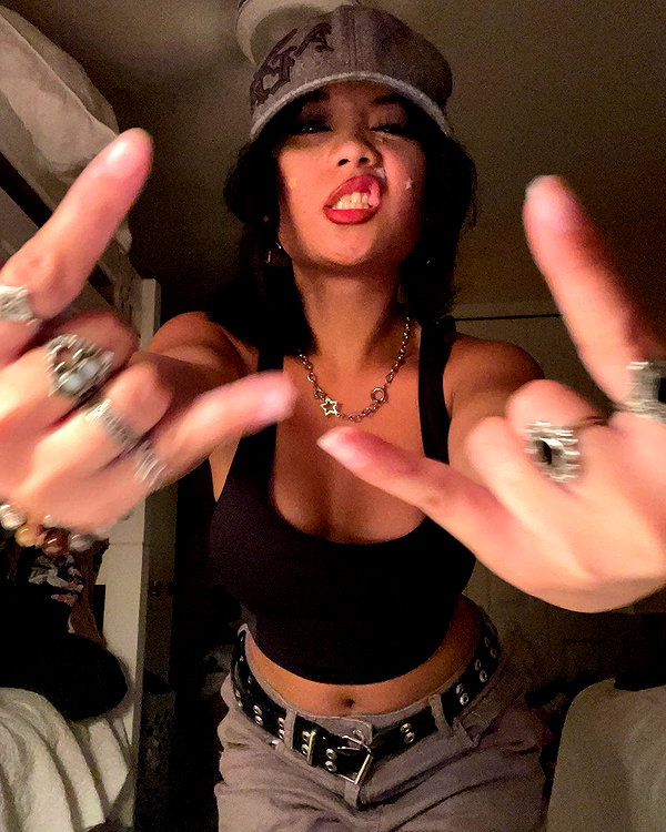 chica.niebla instagram image archive image