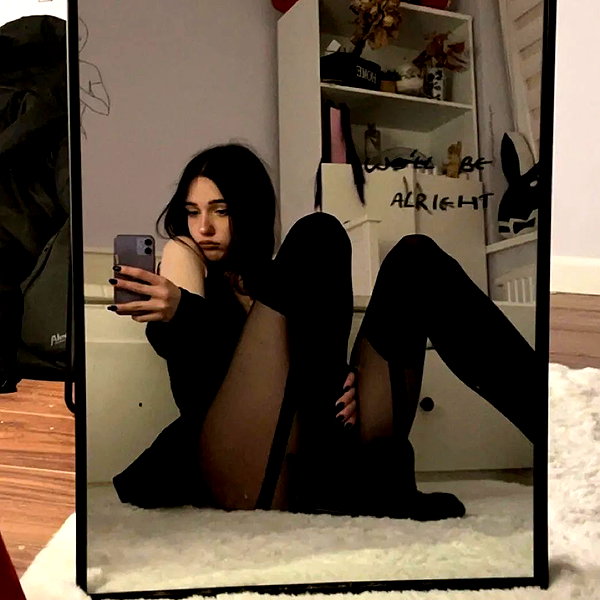 chica.niebla instagram image archive image
