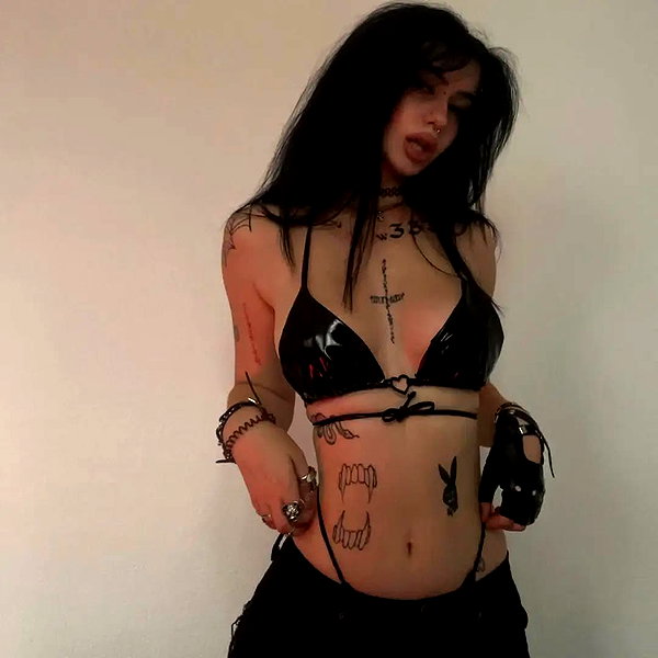 chica.niebla instagram image archive image