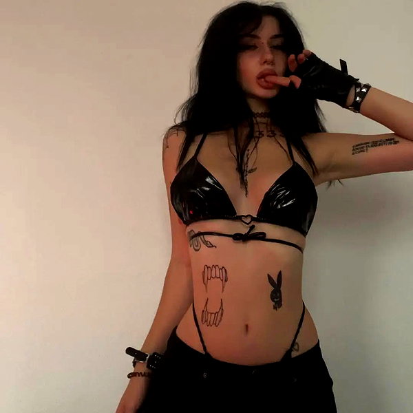 chica.niebla instagram image archive image