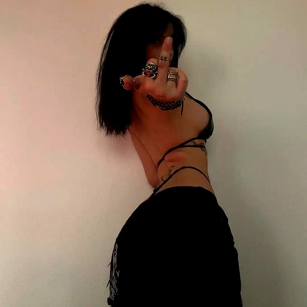 chica.niebla instagram image archive image