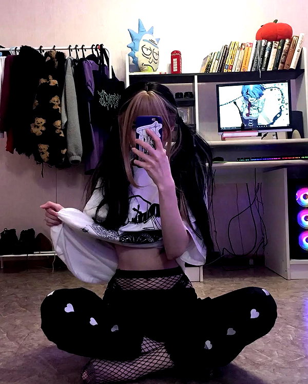 chica.niebla instagram image archive image