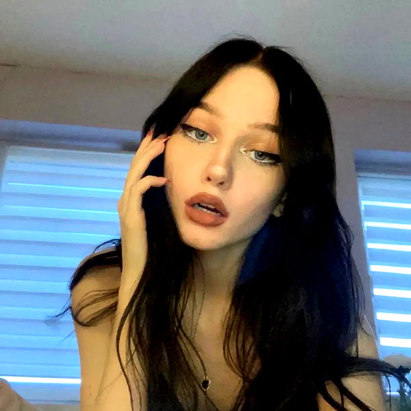 chica.niebla instagram image archive image