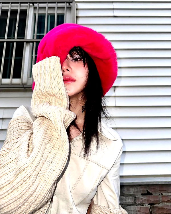 chica.niebla instagram image archive image