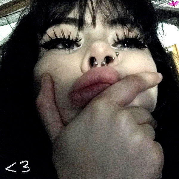 chica.niebla instagram image archive image