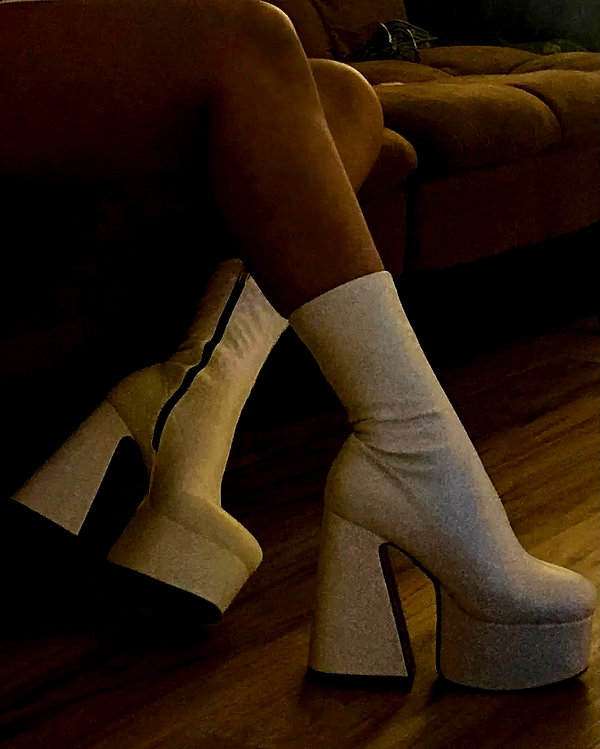 chica.niebla instagram image archive image
