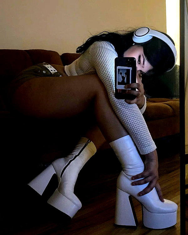 chica.niebla instagram image archive image