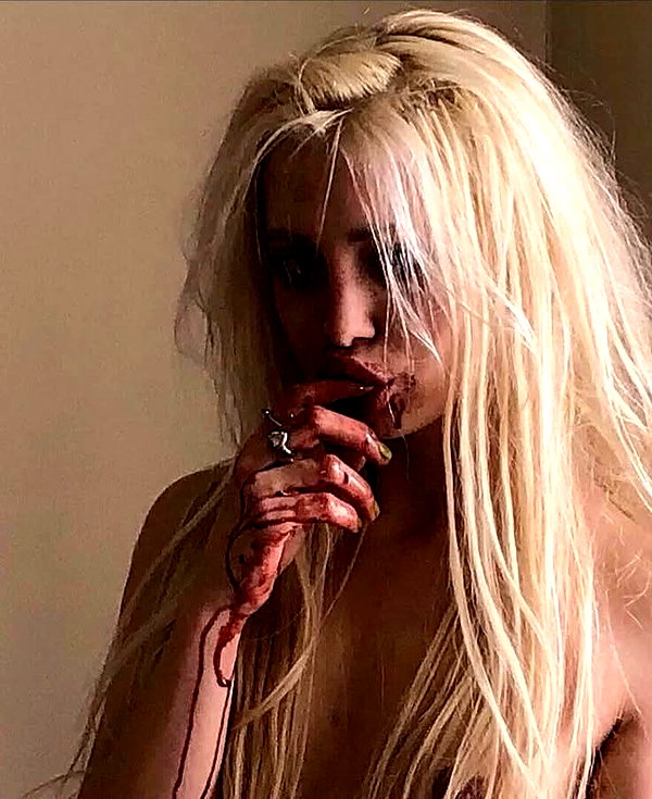 chica.niebla instagram image archive image