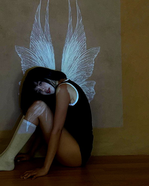 chica.niebla instagram image archive image