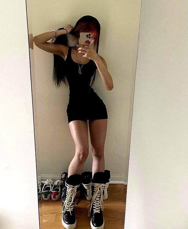 chica.niebla instagram image archive image