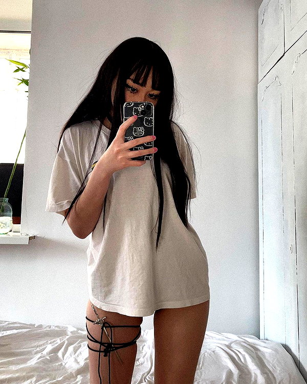 chica.niebla instagram image archive image