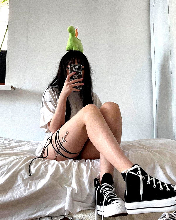 chica.niebla instagram image archive image