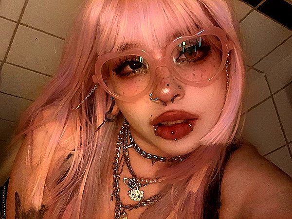 chica.niebla instagram image archive image
