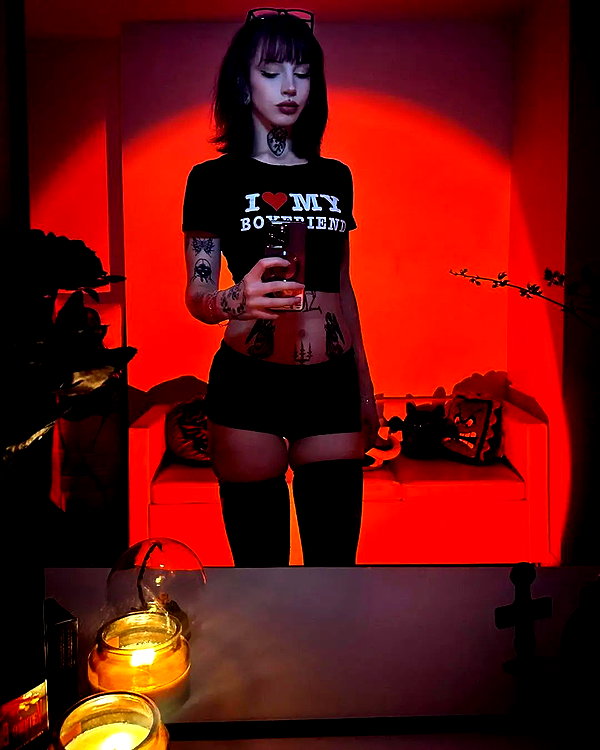 chica.niebla instagram image archive image