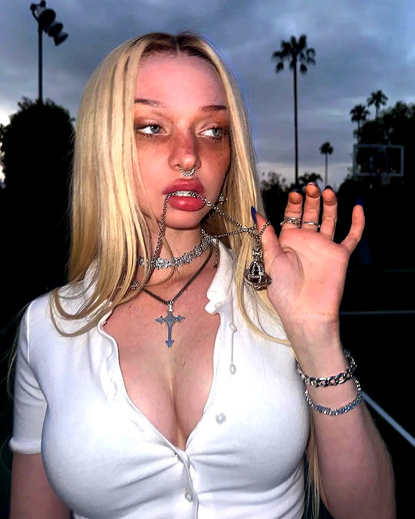 chica.niebla instagram image archive image