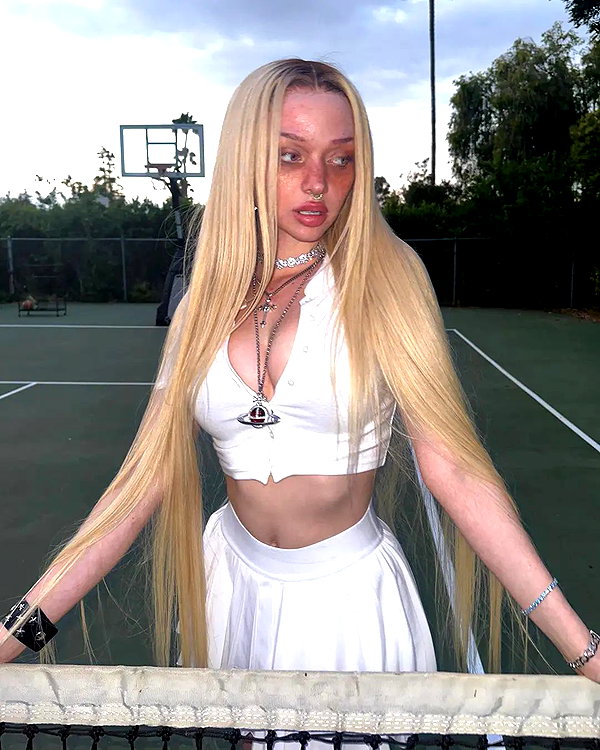 chica.niebla instagram image archive image