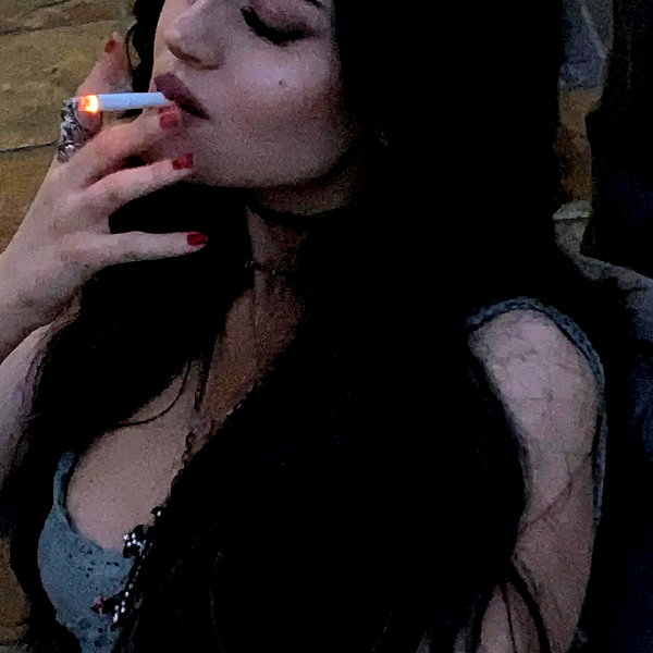 chica.niebla instagram image archive image