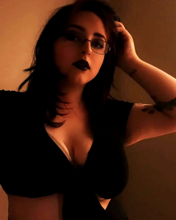 chica.niebla instagram image archive image