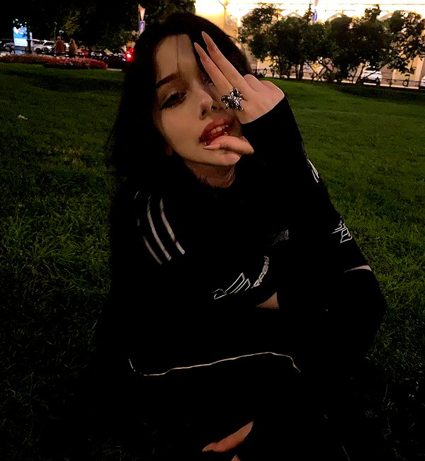 chica.niebla instagram image archive image