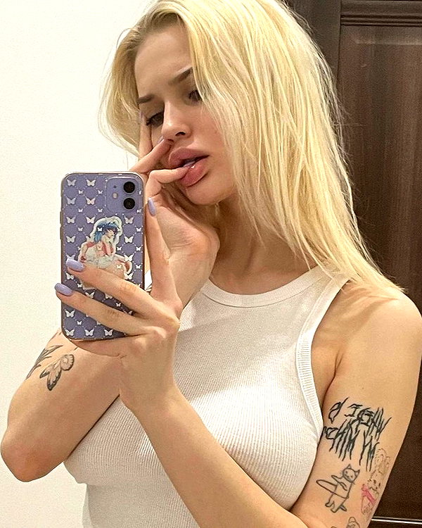 chica.niebla instagram image archive image