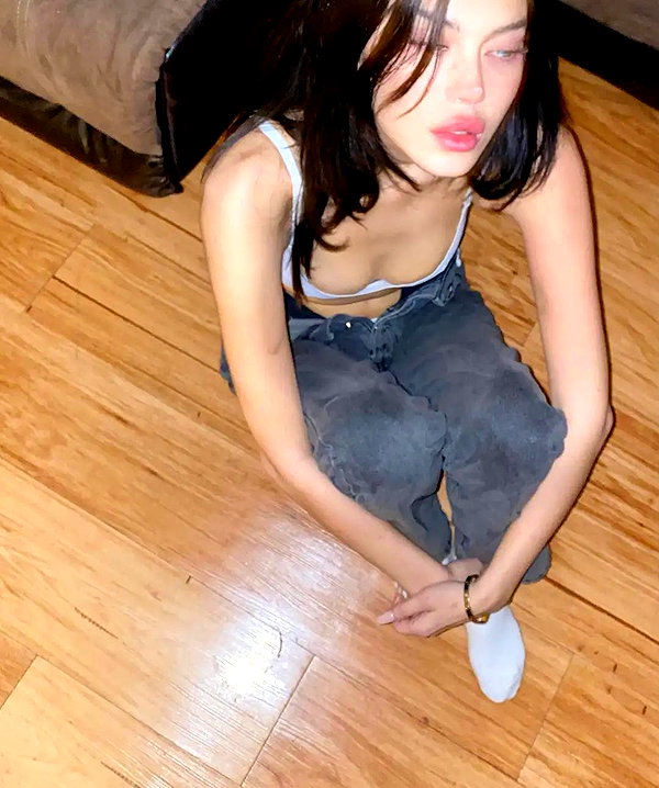 chica.niebla instagram image archive image