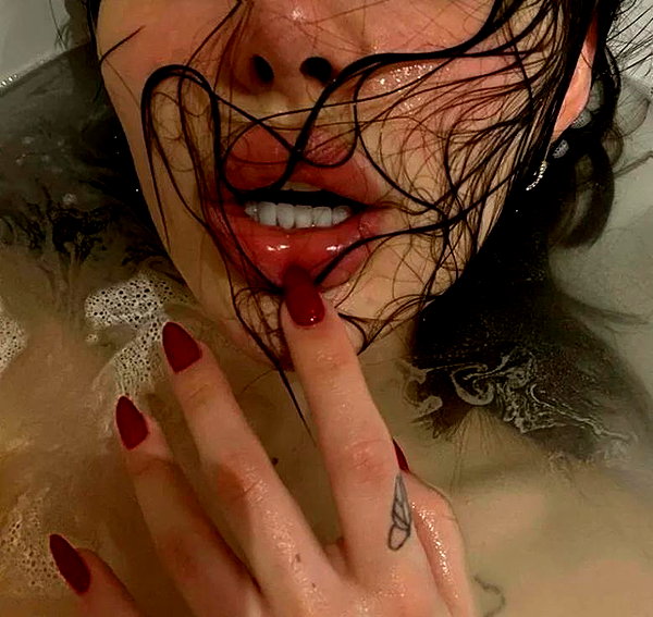 chica.niebla instagram image archive image